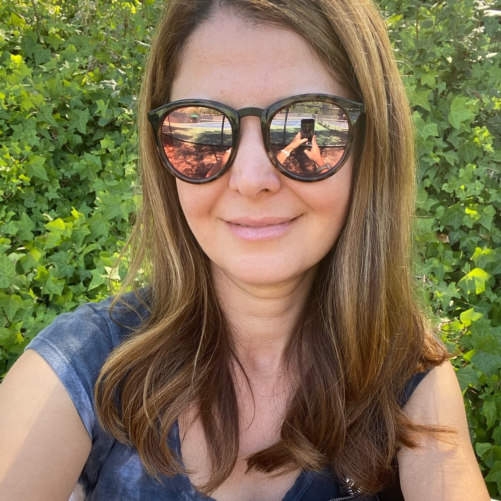 Meet your Posher, Ivona